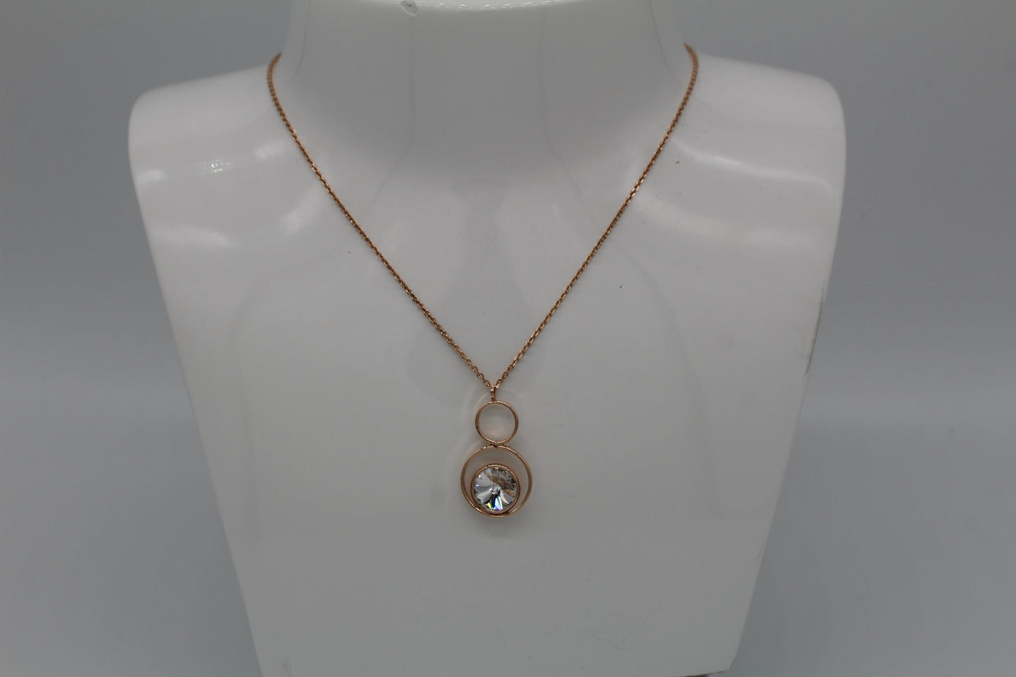 Necklace eight with stone (gp)
