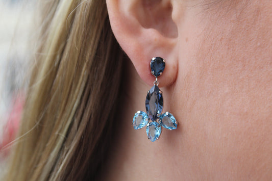 Earrings with blue colored stones