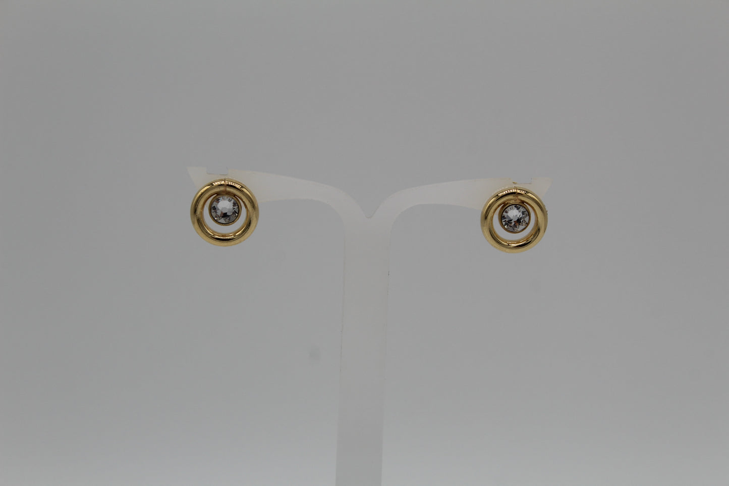 Earring circle with stone