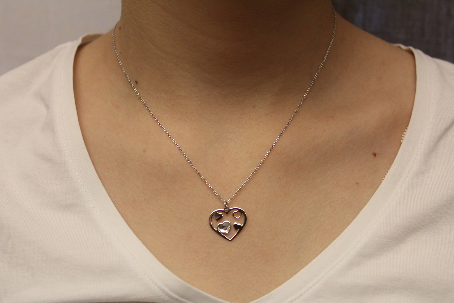 Necklace with hearts (uncolored)